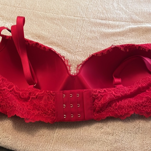 Victoria’s Secret Bra, 38D - Picture 3 of 6